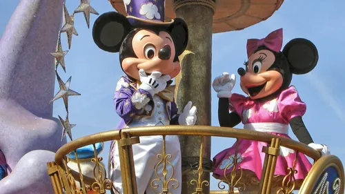 Des milliers de visiteurs confinés dans un célèbre parc d’attractions 